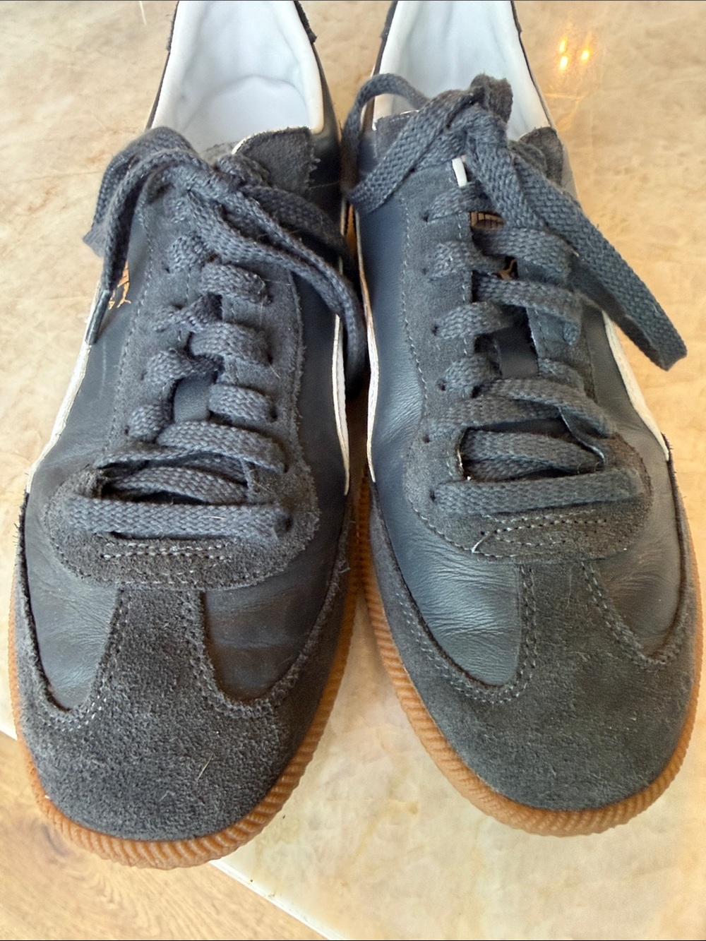 Men’s size 9 navy Pumas